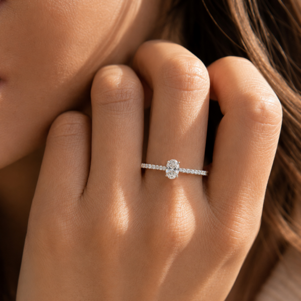 11671560 模特图2 Pavé Oval Diamond Ring with 14k White Gold