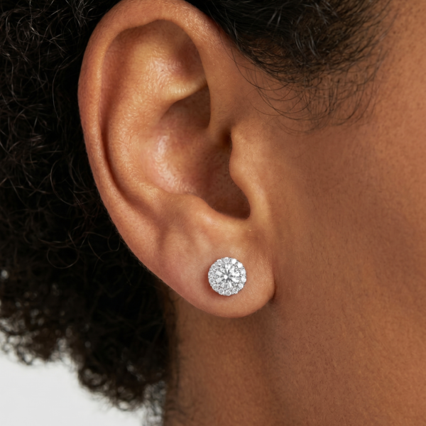 四爪圆围模特1 Halo Earring Studs In 14K White Gold